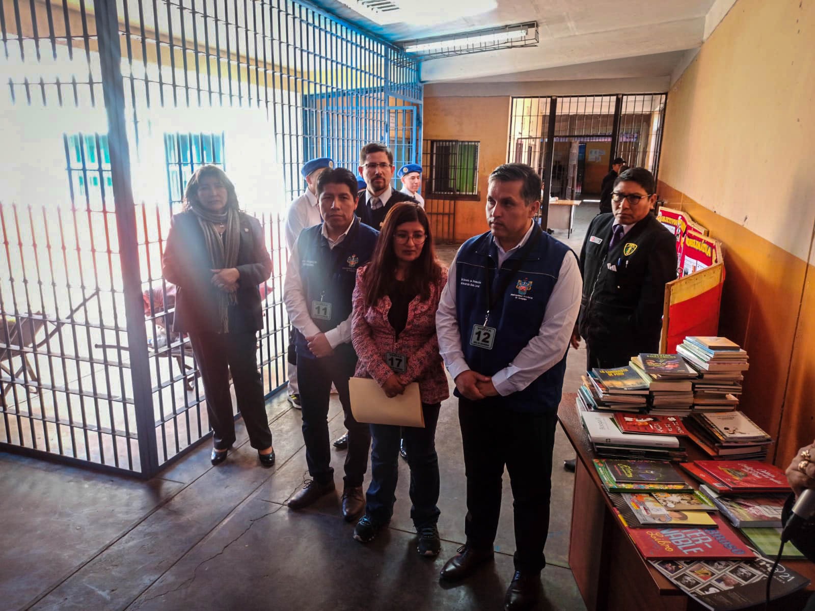 FESTILEC permitió la donación de 100 libros al penal Socabaya  