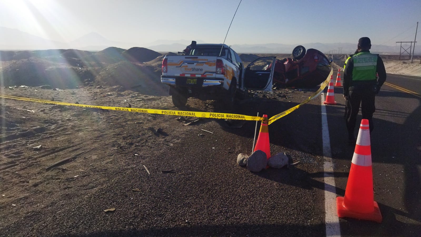 Choque entre dos vehículos en la Panamericana Sur ocasiona la muerte de tres personas