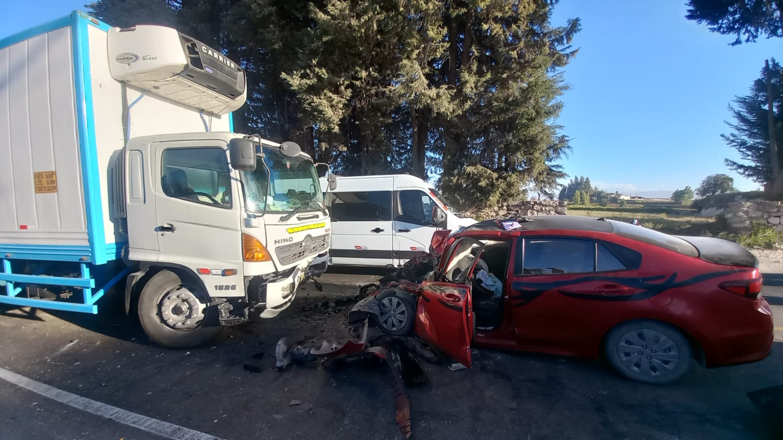 Fuerte choque frontal en la Variante de Uchumayo dejó un herido de gravedad