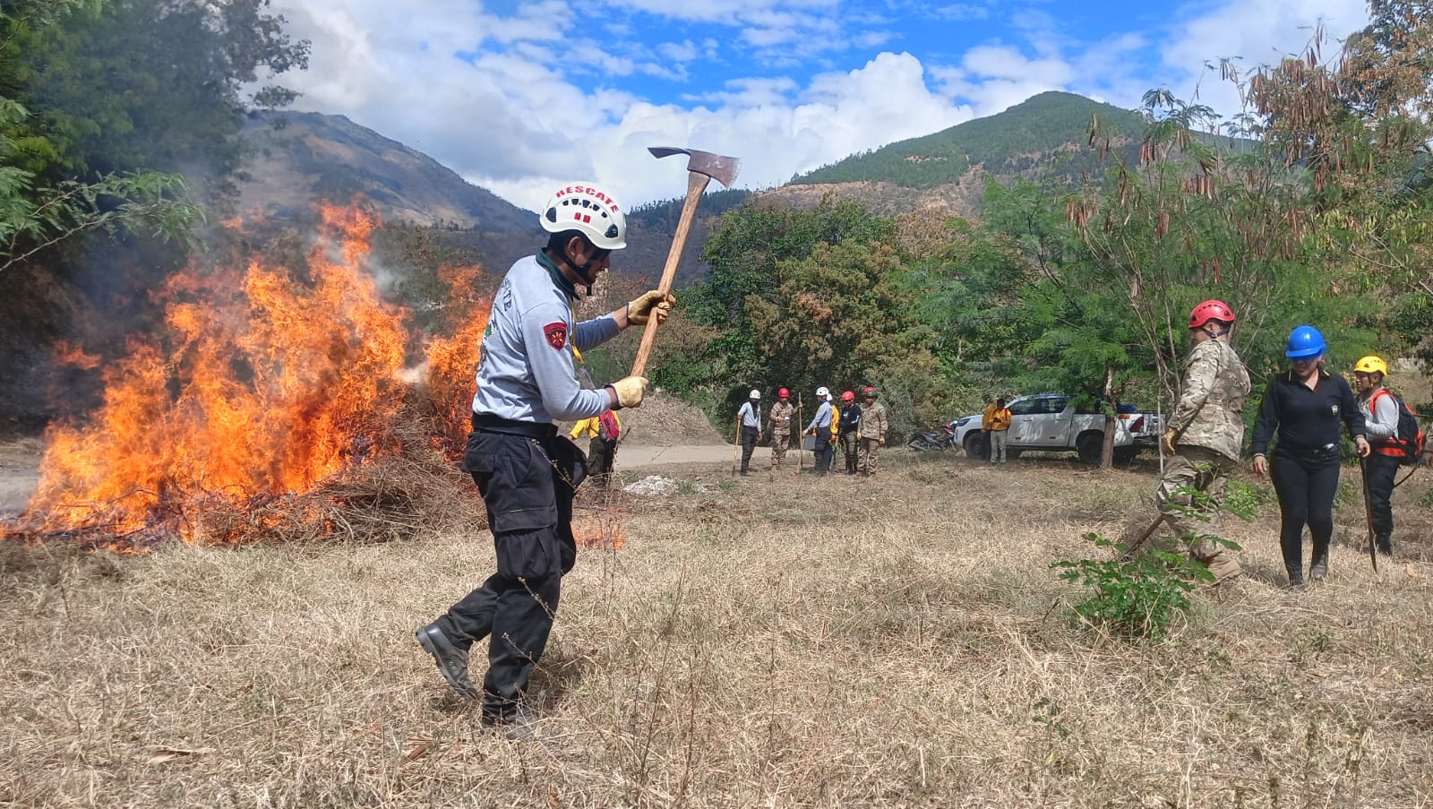Ejército del Perú, serenos y policías de Quillabamba se capacitan en prevención de incendios forestales