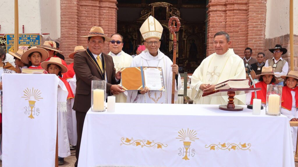 Municipalidad de Maras reconoce al arzobispo del Cusco durante festividad de San Francisco de Asís