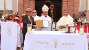 Municipalidad de Maras reconoce al arzobispo del Cusco durante festividad de San Francisco de Asís